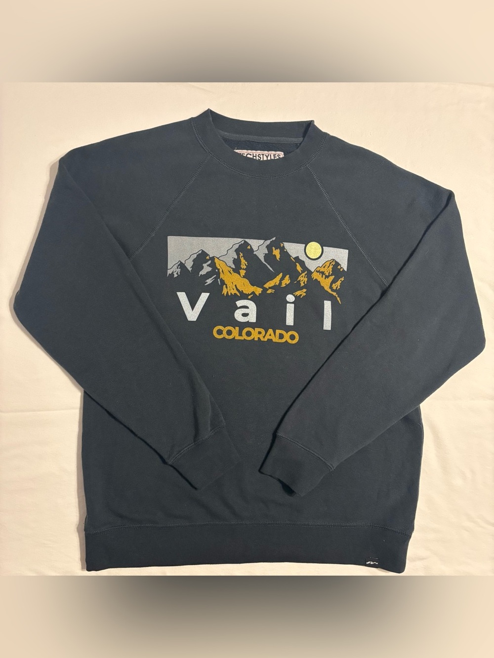 Techstyles Vail Colorado Mountain Graphic Sweatshirt Women’s/ Unisex size S